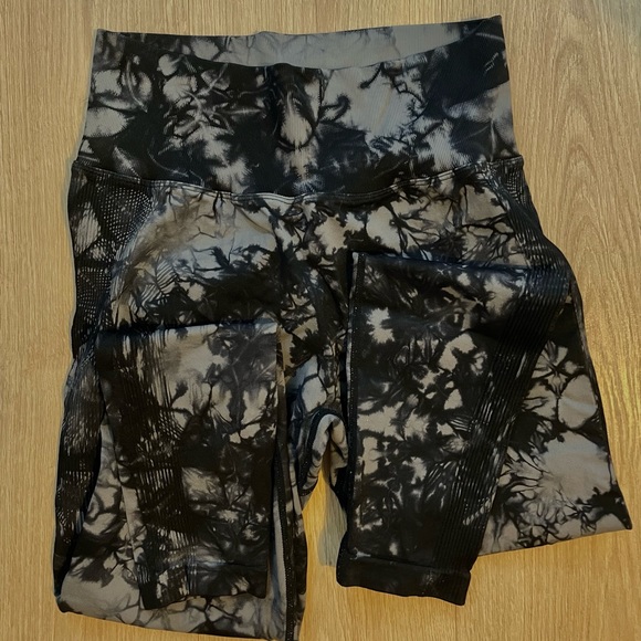 Tie-dye scrunch butt leggings - Picture 1 of 3